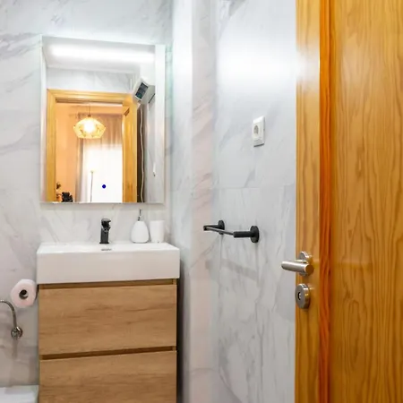 Center Apartment *